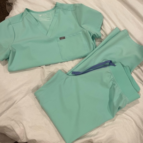 Figs set - Picture 1 of 2